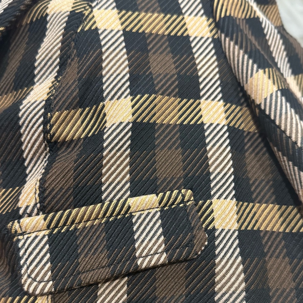 Slide into this chic blazer and be ready to turn some heads.